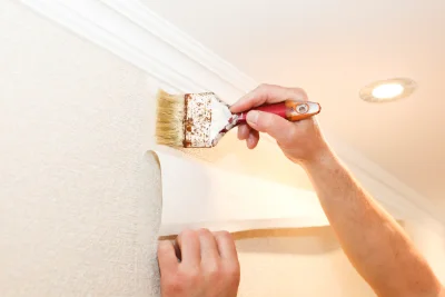 Pose de papier peint à Beaurières — revêtements muraux et toiles de verre